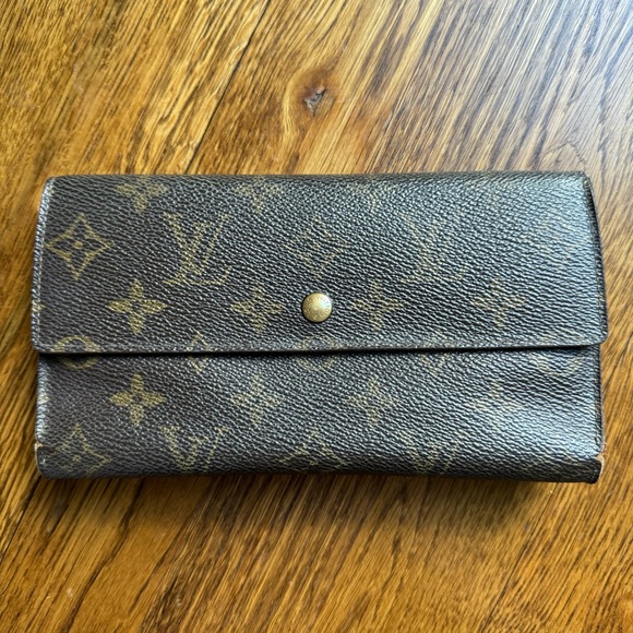 Louis Vuitton Handbags - 💙LAST DAY💙 PROJECT / Louis Vuitton Porte Tresor International Wallet
